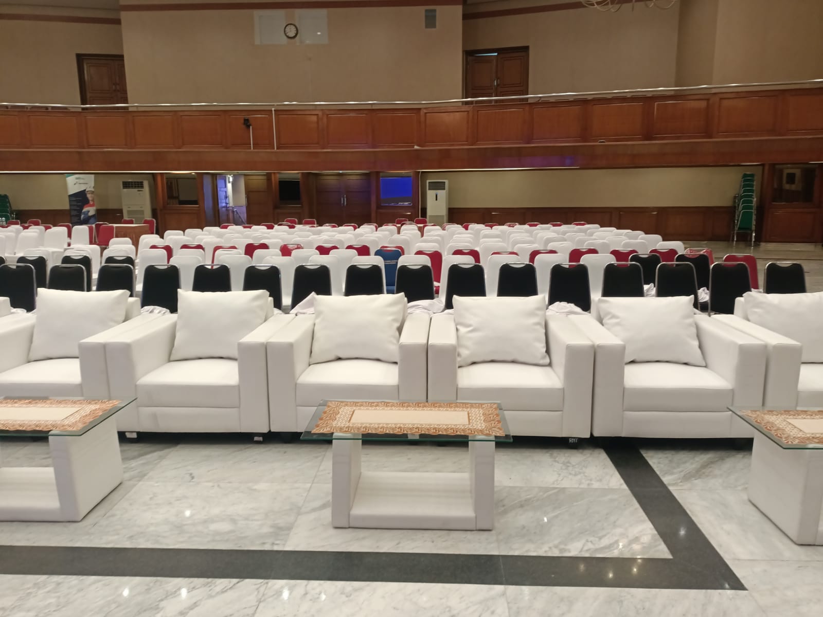 Sewa Sofa Single: Harga Termurah Gratis Ongkir Se-Jabodetabek, Hubungi TLP/WA 082113034008