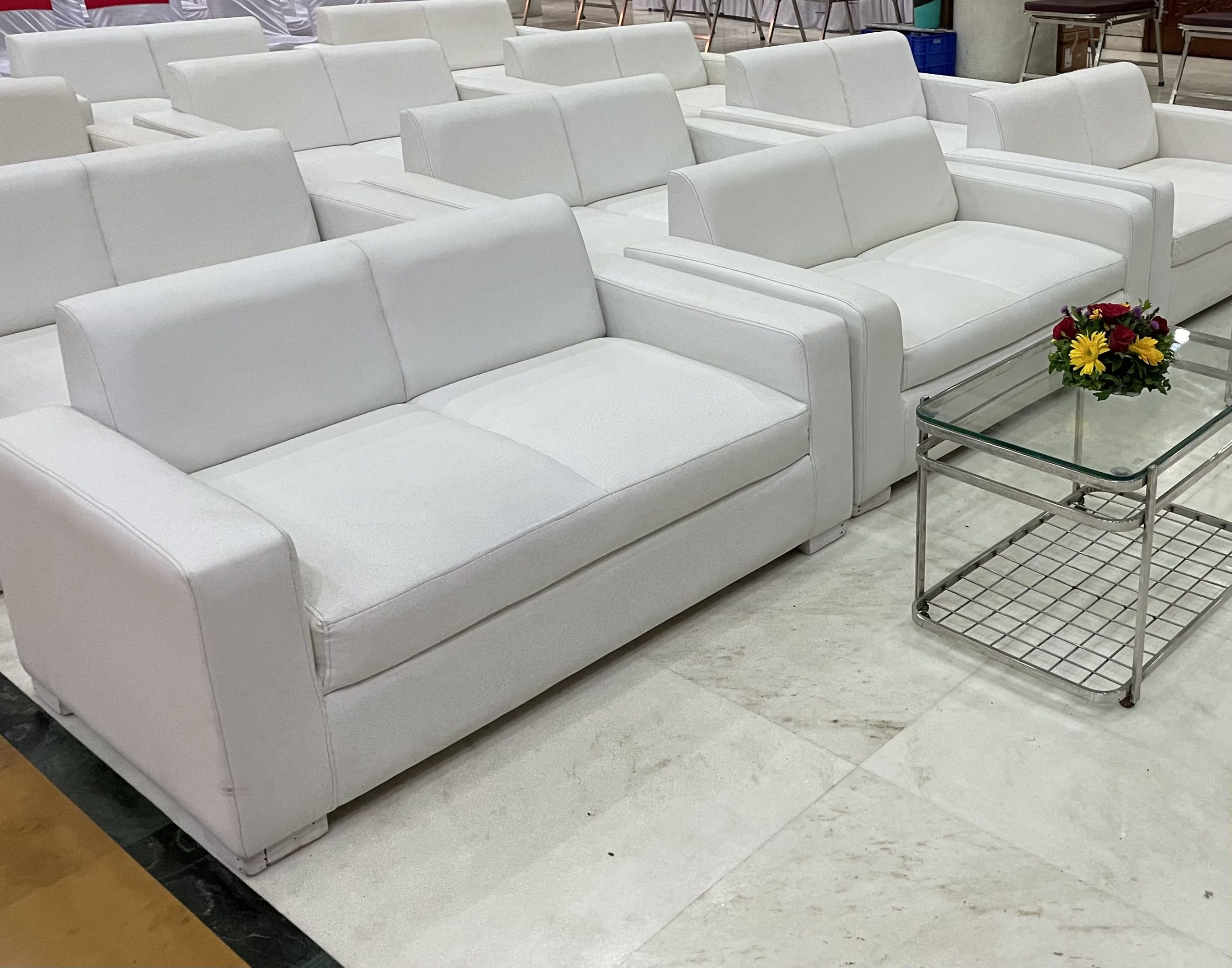 Sewa Kursi Sofa Berkualitas Untuk Acara Spesial Anda? Yuk, Kepoin
