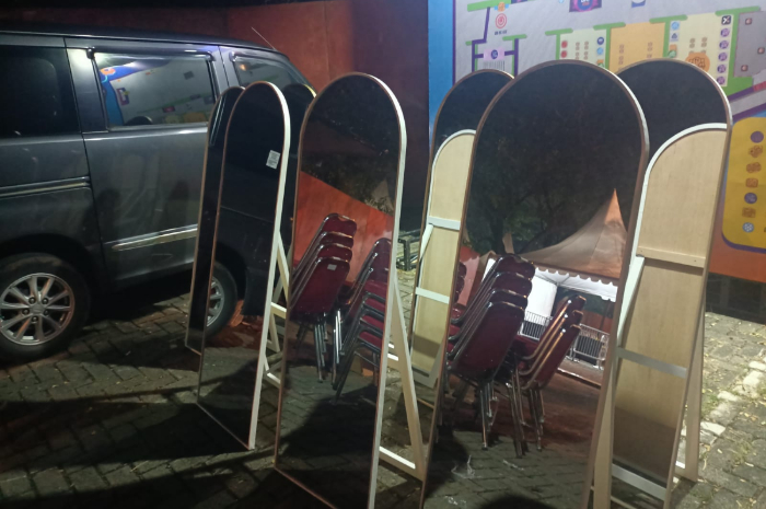 cara memilih standing mirror