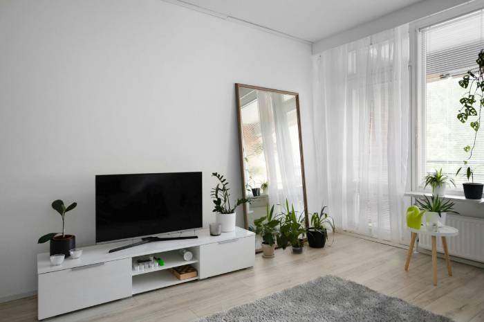 memperbaiki standing mirror