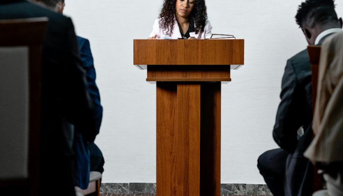 Mengenal Podium Akrilik untuk Kebutuhan Acara