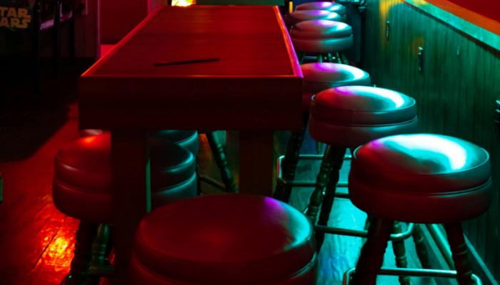 5+ Jenis Kursi Bar untuk Hidupkan Suasana Minimalis Modern