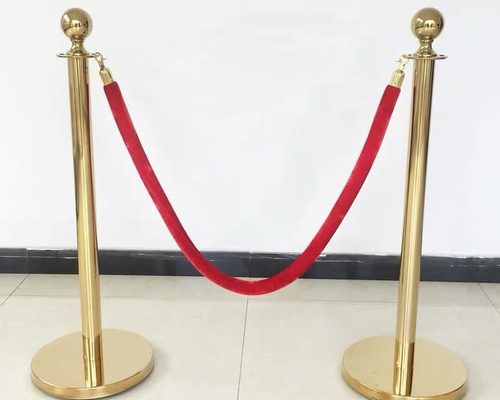 Sewa Tiang Antrian Solusi Tepat Untuk Mengatasi Kericuhan, Yuk disimak!