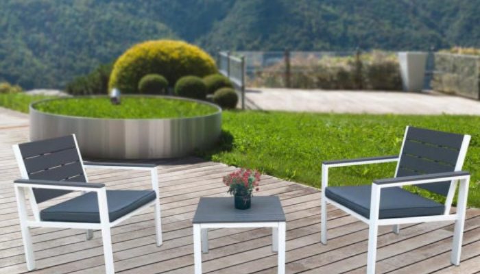 Cara Merawat Kursi Taman agar Lebih Awet