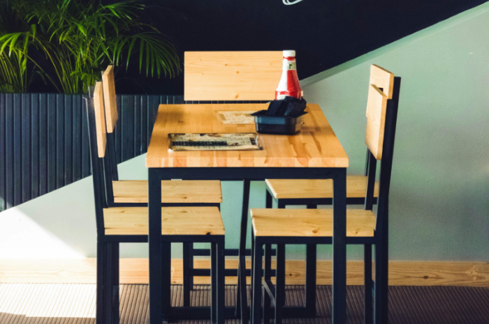 10 kursi kayu terbaik