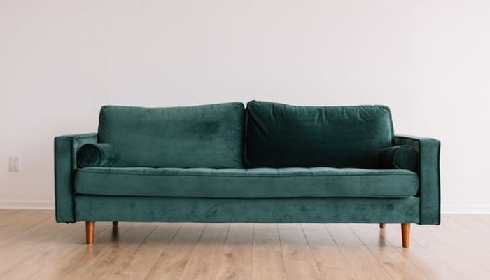 Tips Membersihkan Sofa Beludru yang Tepat