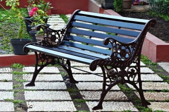 Bagaimana sih tips merawat kursi taman besi cor? Apalagi kursi ini sulit dipindahkan, jadi bingung cara merawatnya. Sekarang jangan khawatir, karena di sini akan dibahas bagaimana cara merawat kursi taman besi yang sudah di-cor.