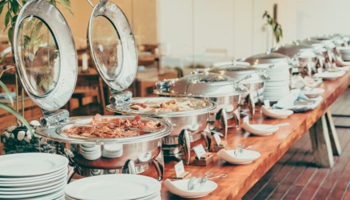 Hidangan untuk Pesta, Menggunakan Jasa Catering atau Memasak Sendiri?