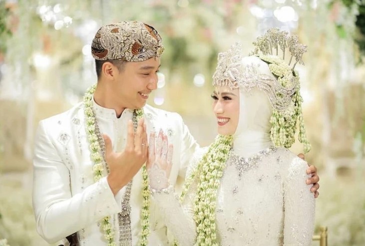 pakaian pengantin adat sunda