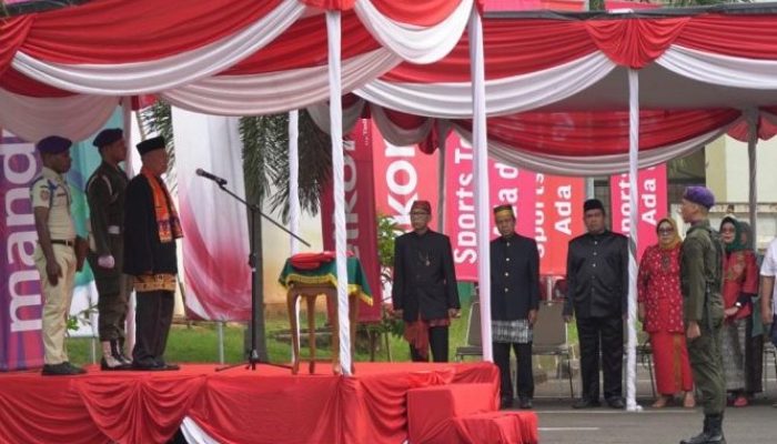 Panggung 50 Cm: Lebih Dekat dan Akrab dengan Audiens